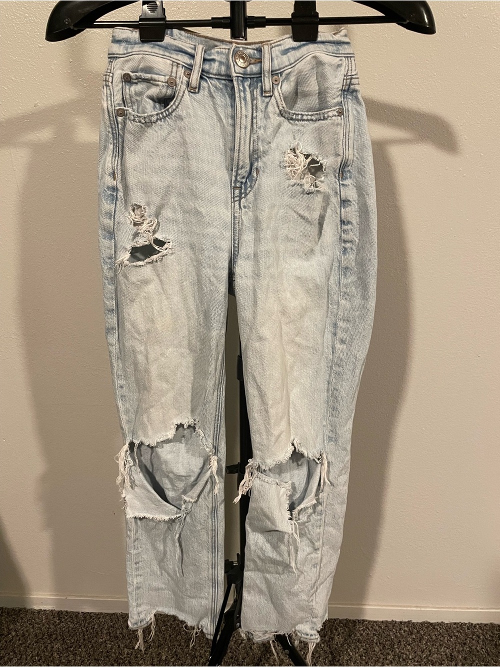 American Eagle Outfitters Light Wash Distressed Boyfriend Jeans